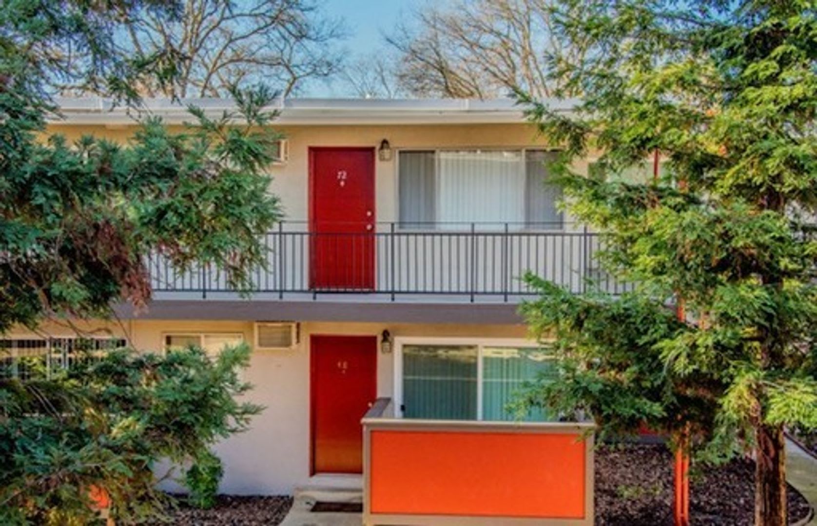 Hillcrest Apartments – photo 2