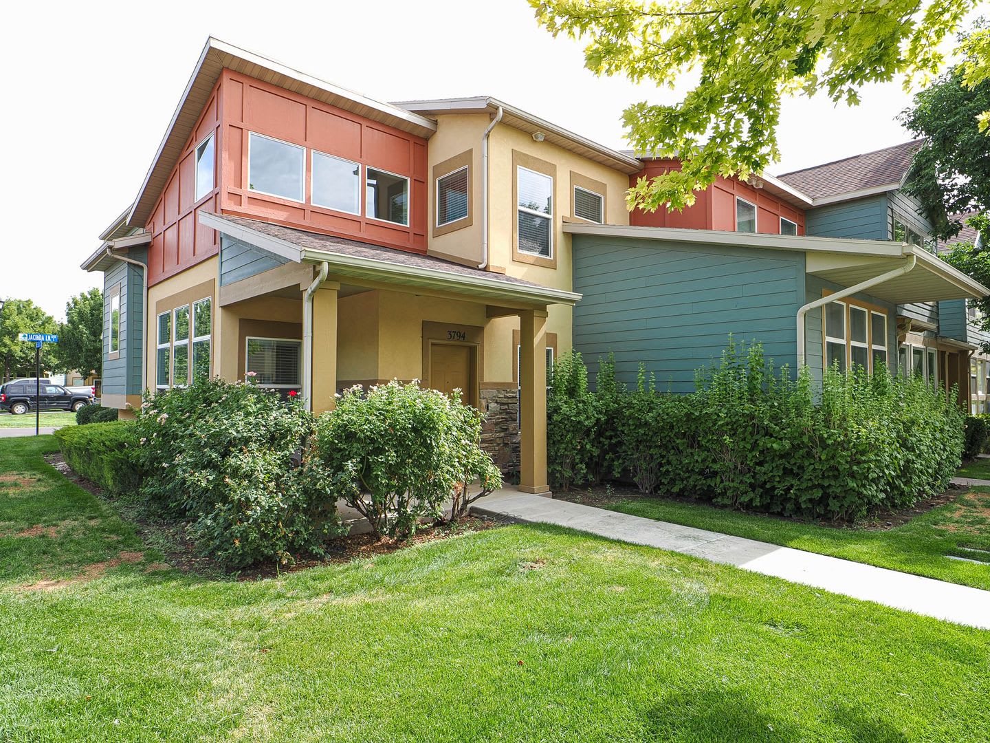 Awesome Townhome End-unit in South Jordan – photo 2