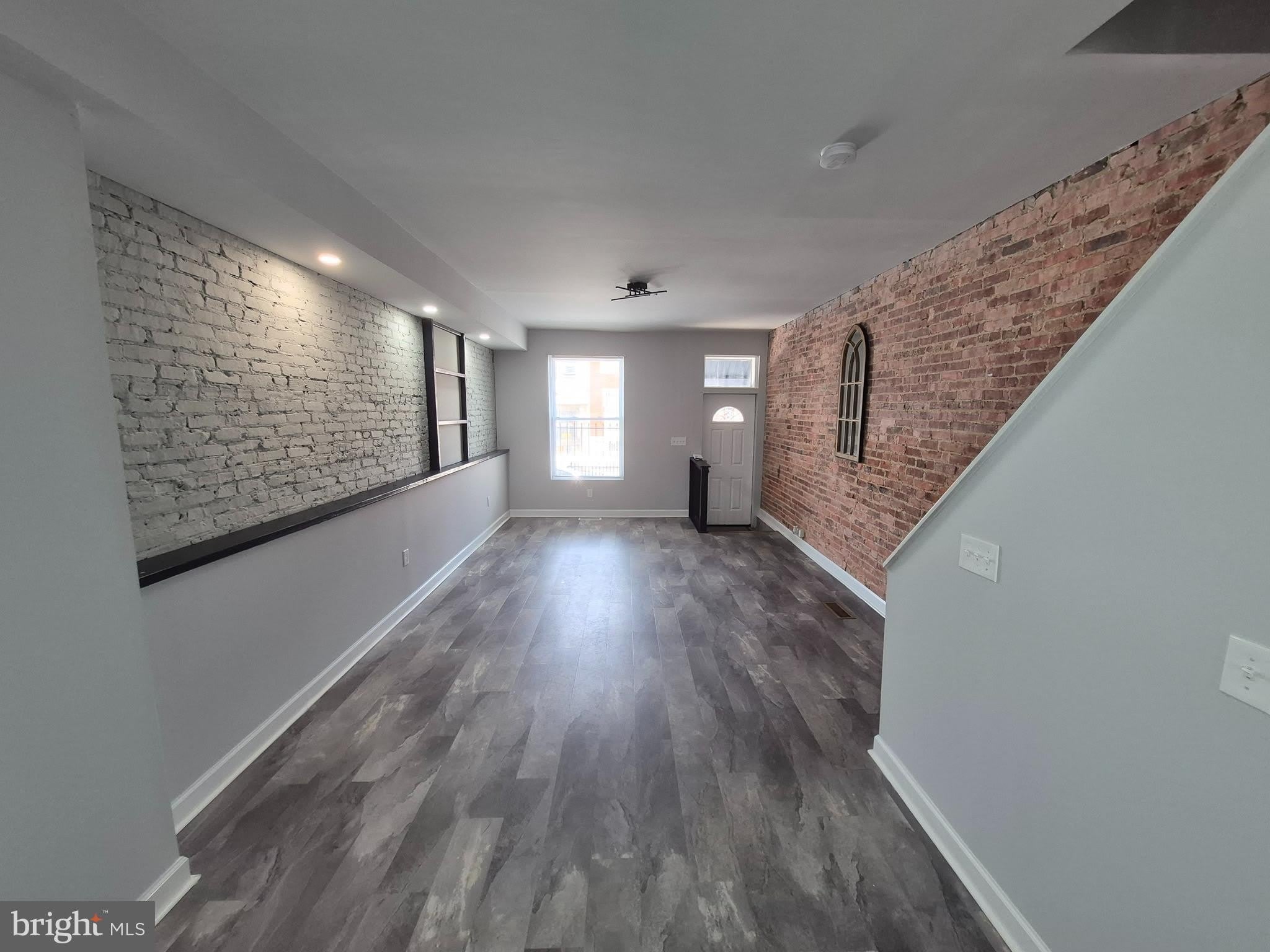 3103 E MONUMENT Street – photo 4