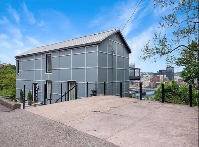300 Cola Street – photo 1