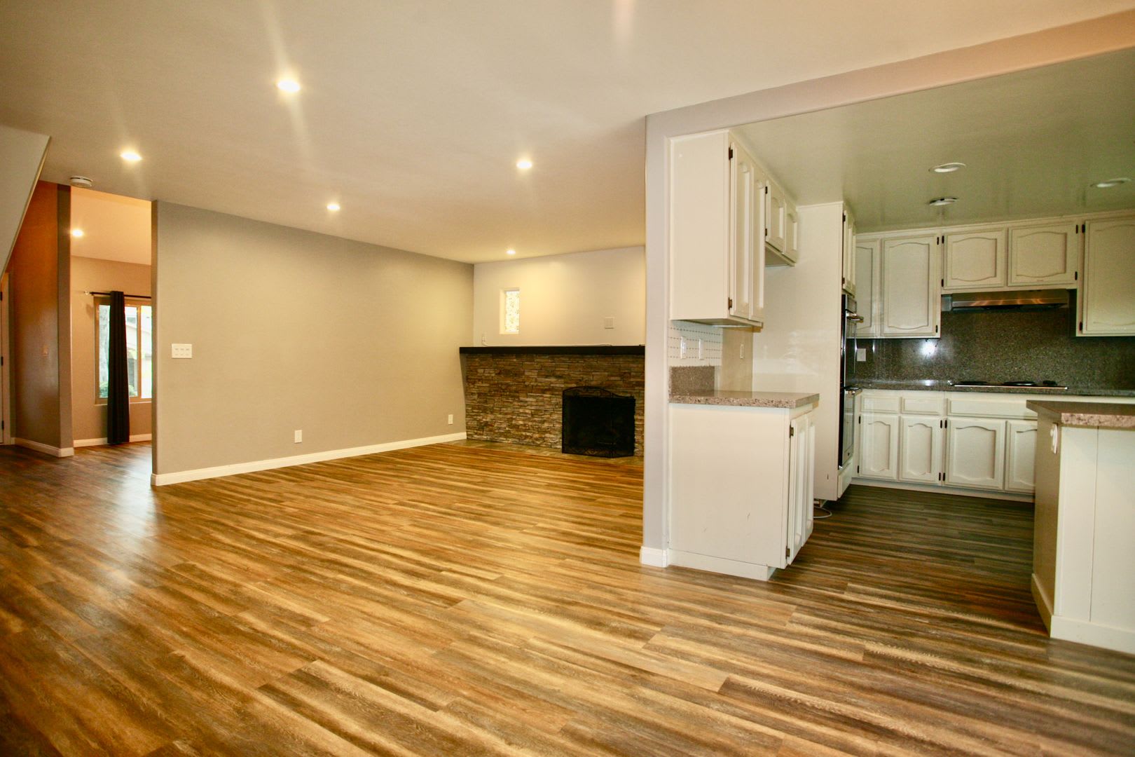Available Now! 3br 2 1/2Ba in a Great Family Neighborhood Solar – photo 3