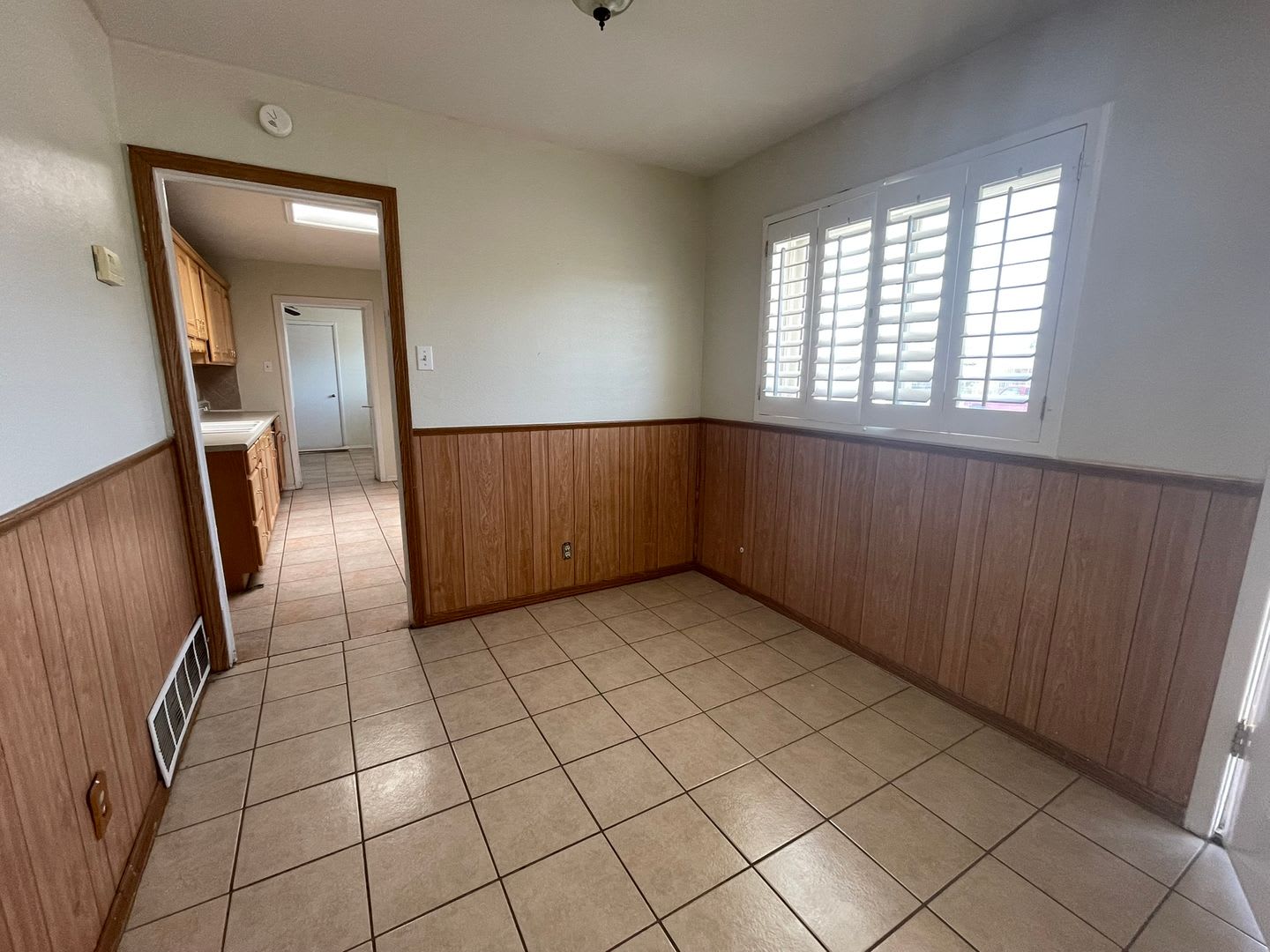 Spacious & Affordable Northeast Gem – Only $1,250/Month! – photo 5