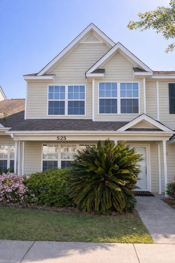 Three Bedroom Townhome Available – photo 1