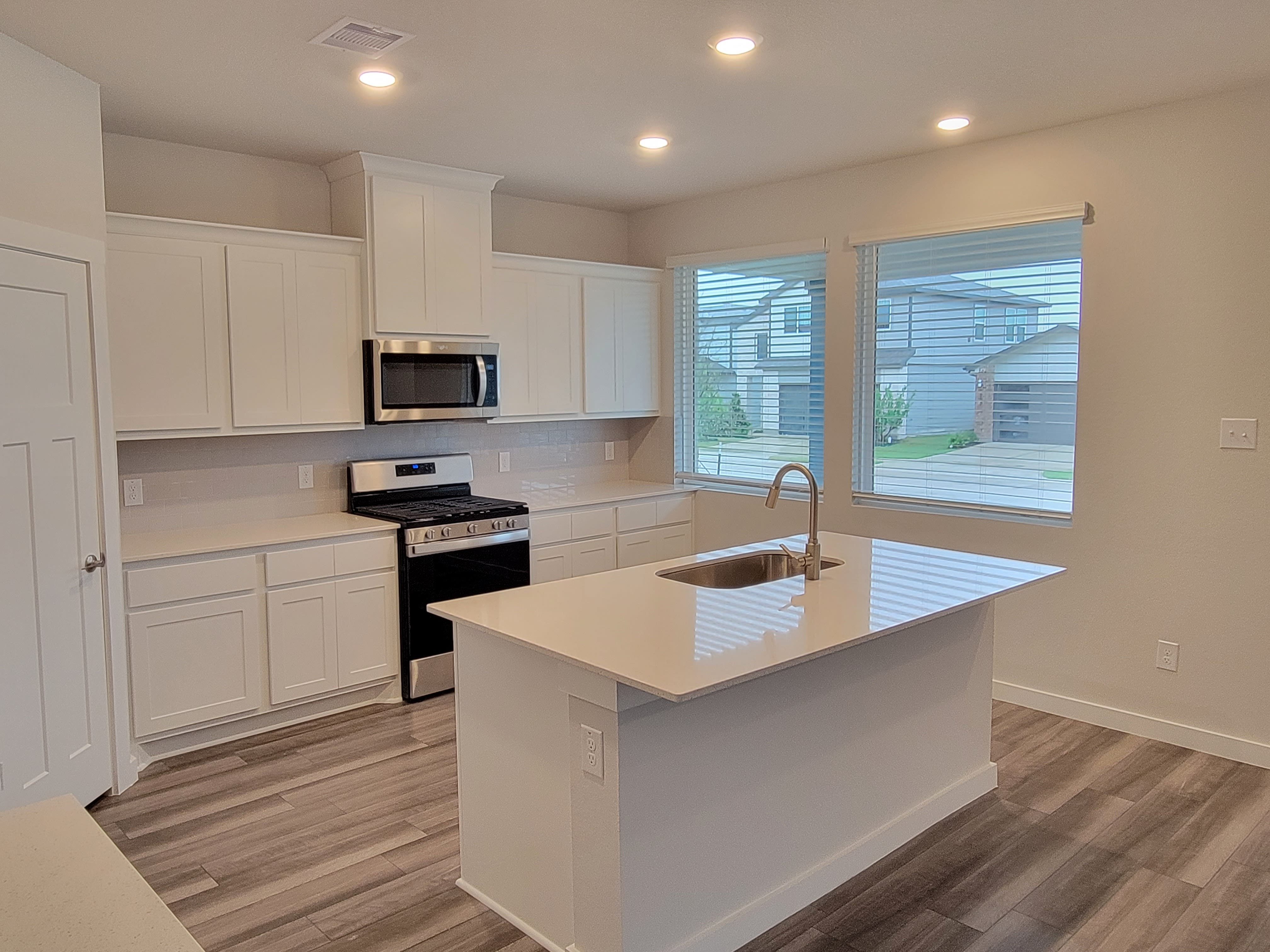 1119 Amistad Loop – photo 2