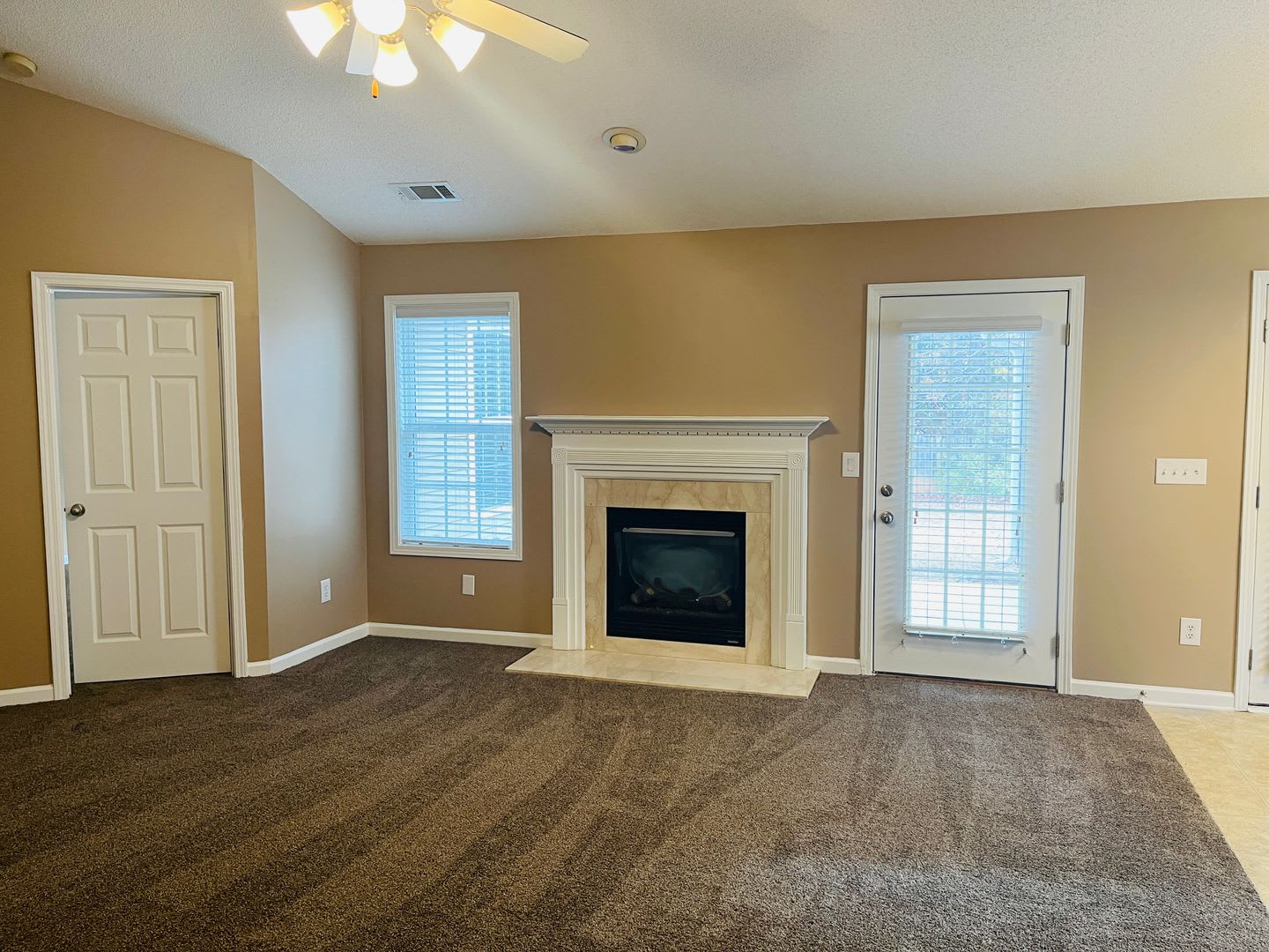 Welcome home! 3 Bedroom 2 Bath home in Summergrove Community! Must See! – photo 5