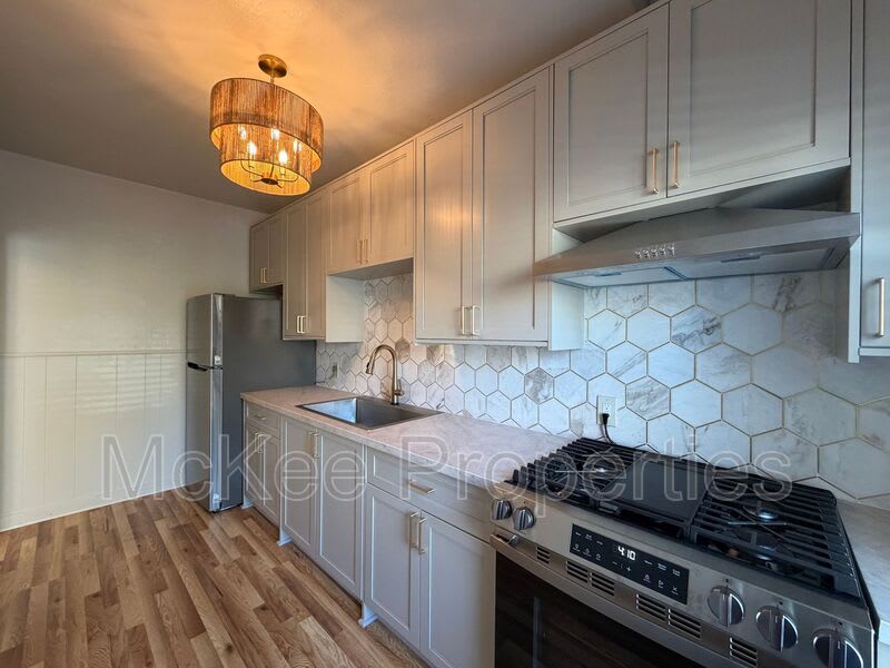 2142 First Avenue – photo 4