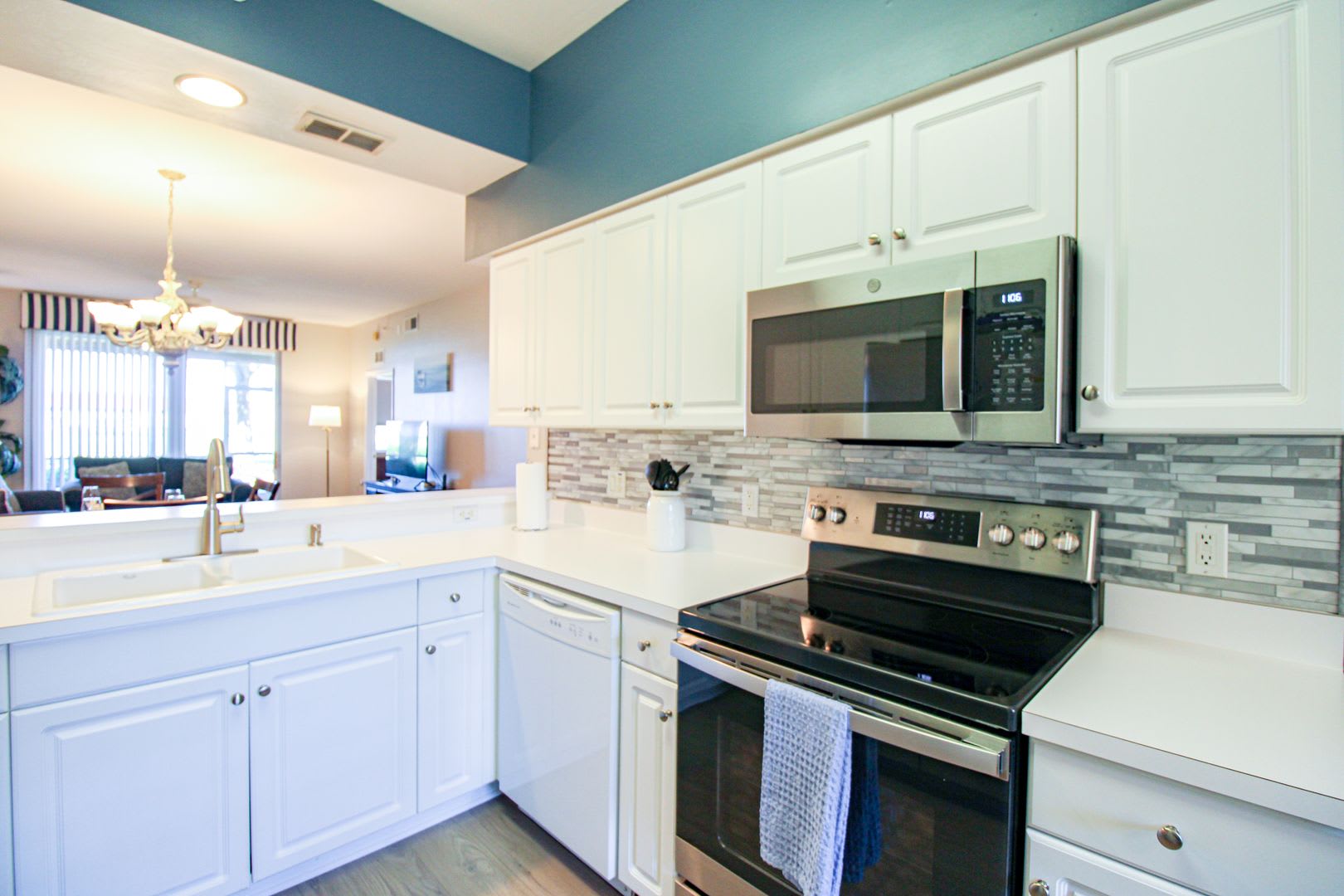 Cypress Woods Country Club Fully Transferrable Bundled Golf Unit Furnished Seasonal Rental – photo 2