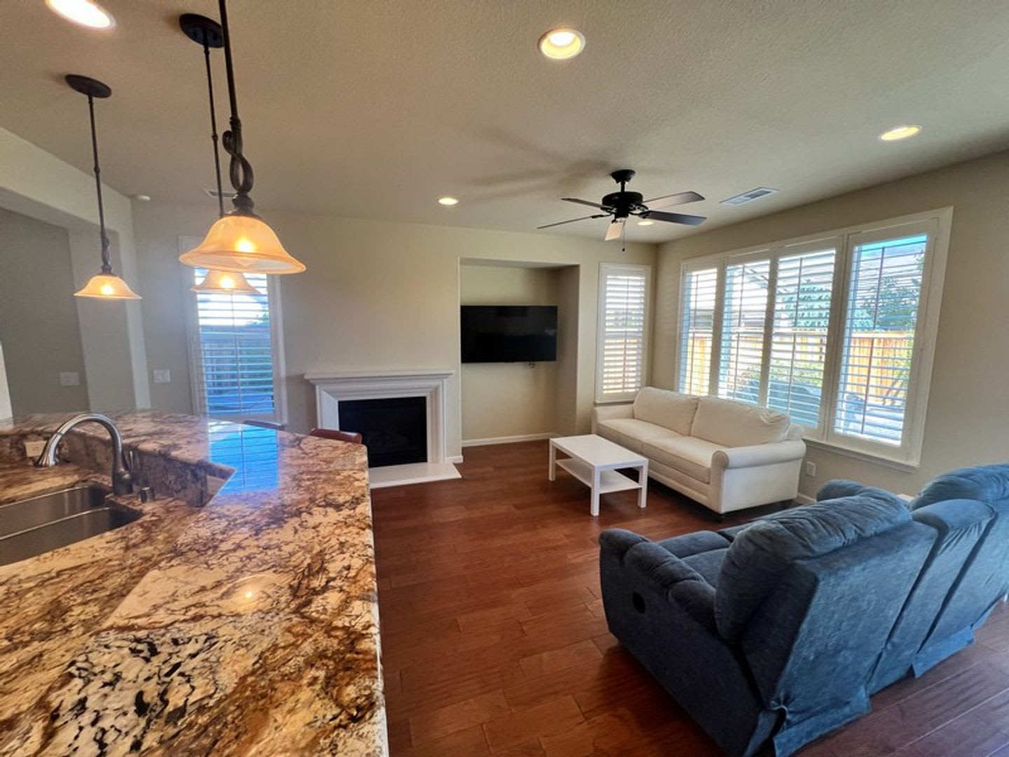 <b>Two Bedroom in 55+ Sierra Canyon Community with Landscaping Provided.<br><br> – photo 5