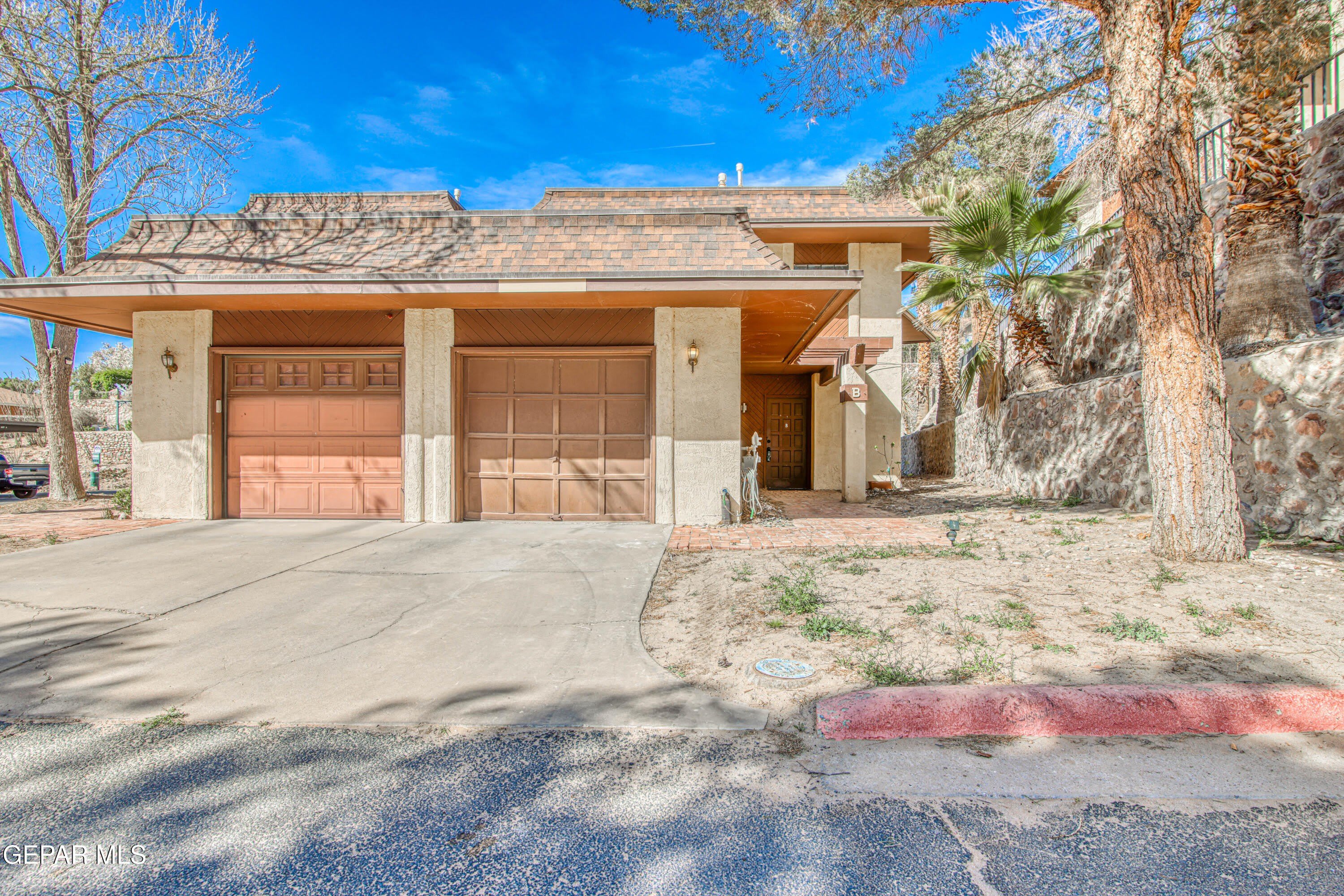 421 IRONDALE Drive – photo 2