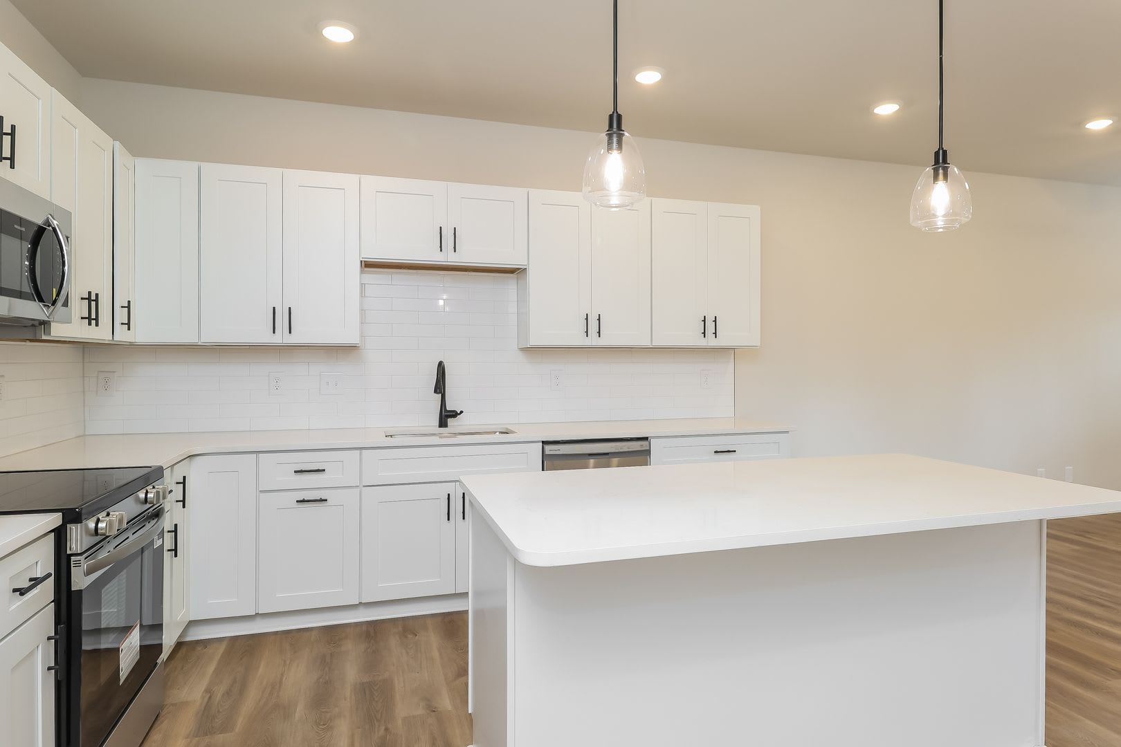 3 Bedroom 2 5 Bath Townhome For Rent In Westerly Hills Attached Garage Modern Kitchen Charlotte Nc – photo 3