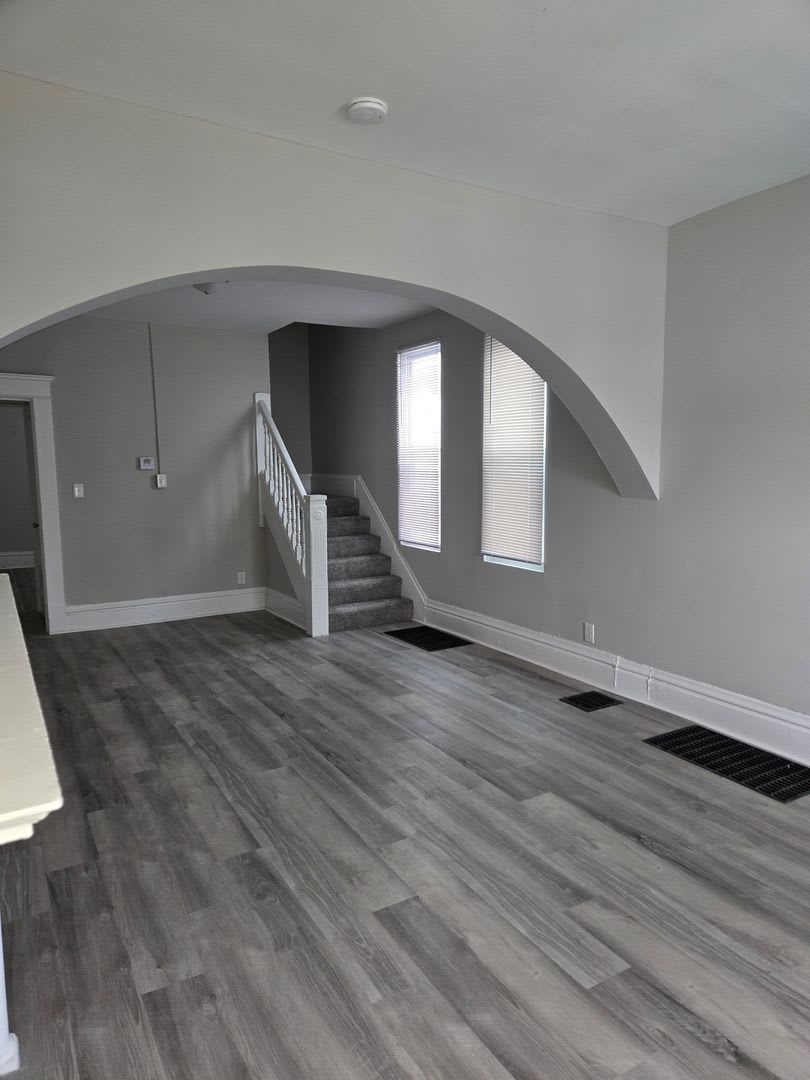 Spacious 3 bedroom 1.5 bath – photo 2