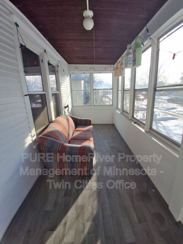 894 21St Ave Se – photo 2