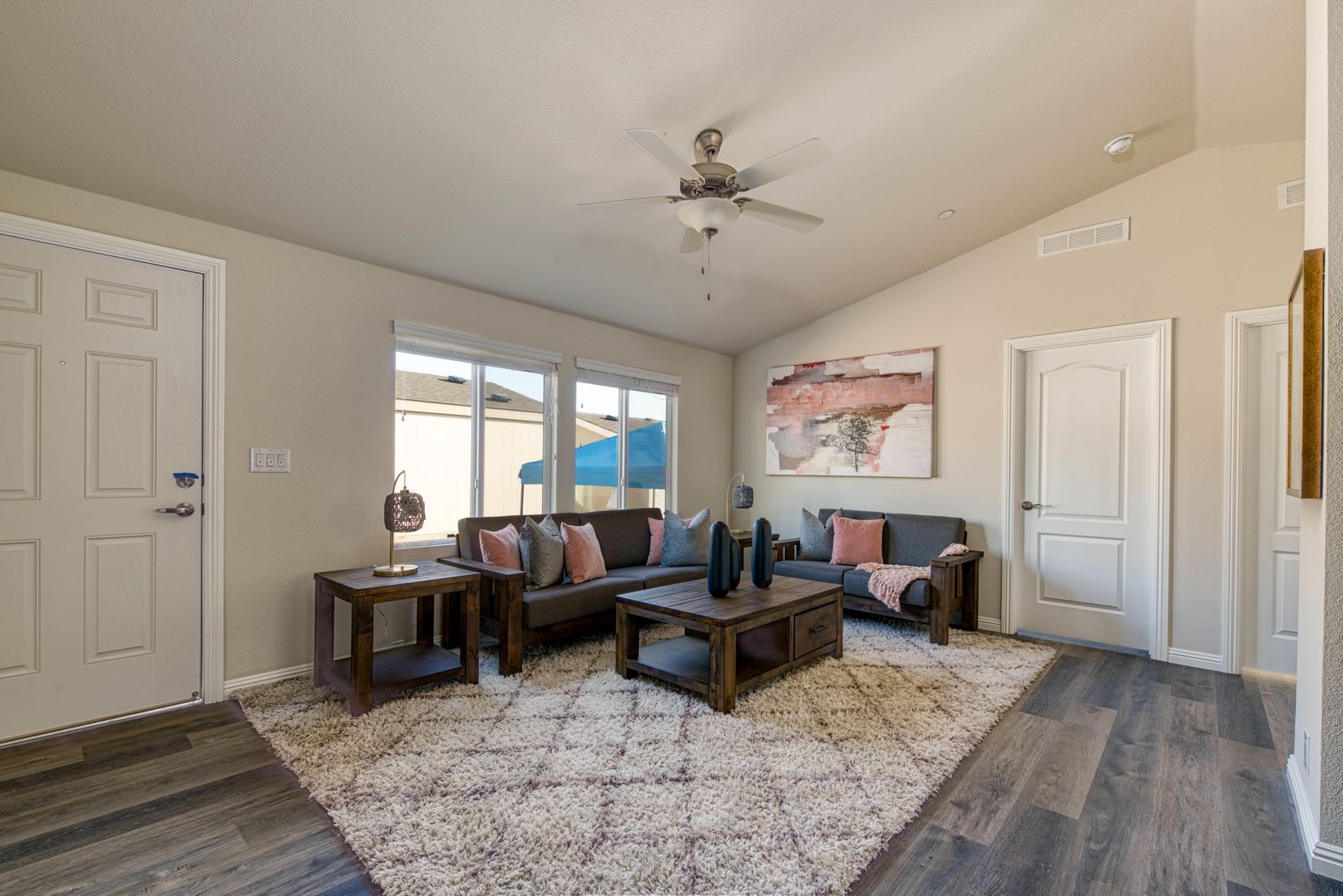 Remodeled Modern 3 Bed/2 Bath National City-Move in Promotion! – photo 2