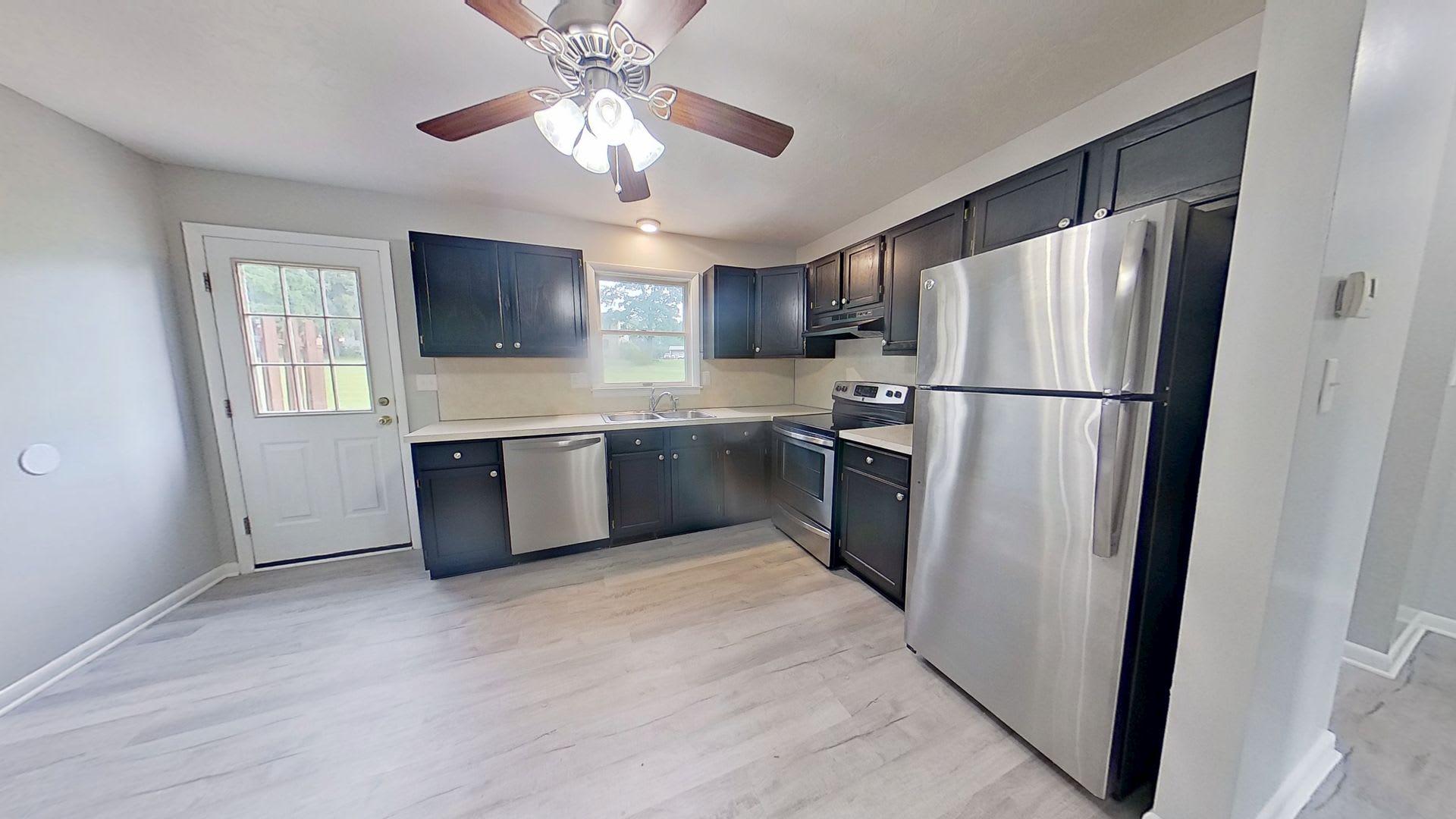 Newly Renovated Townhome in Dallastown – photo 3