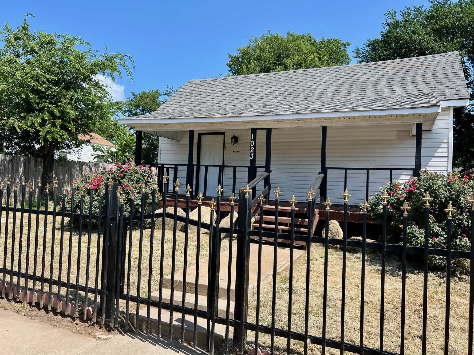 1023 E Haskell St – photo 1