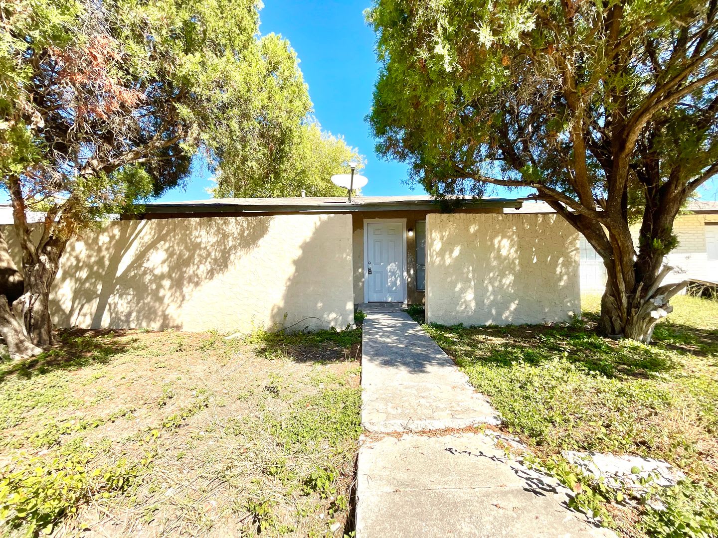 Single-Story Home in Converse – Central Air, Fenced Yard & W/D Connections! – photo 1