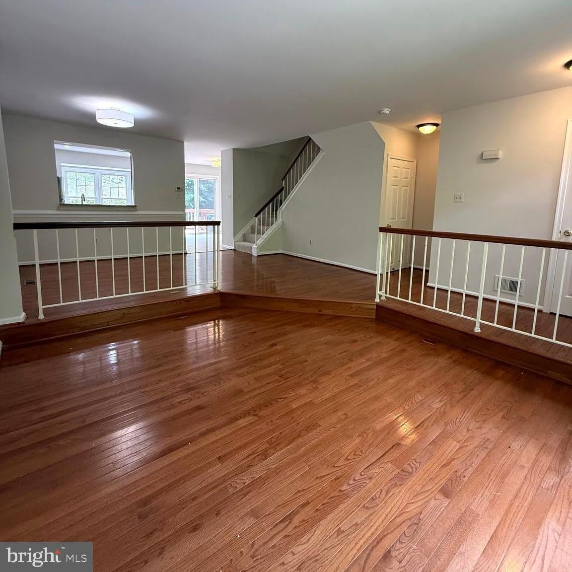 8442 SPRINGFIELD OAKS Drive – photo 2