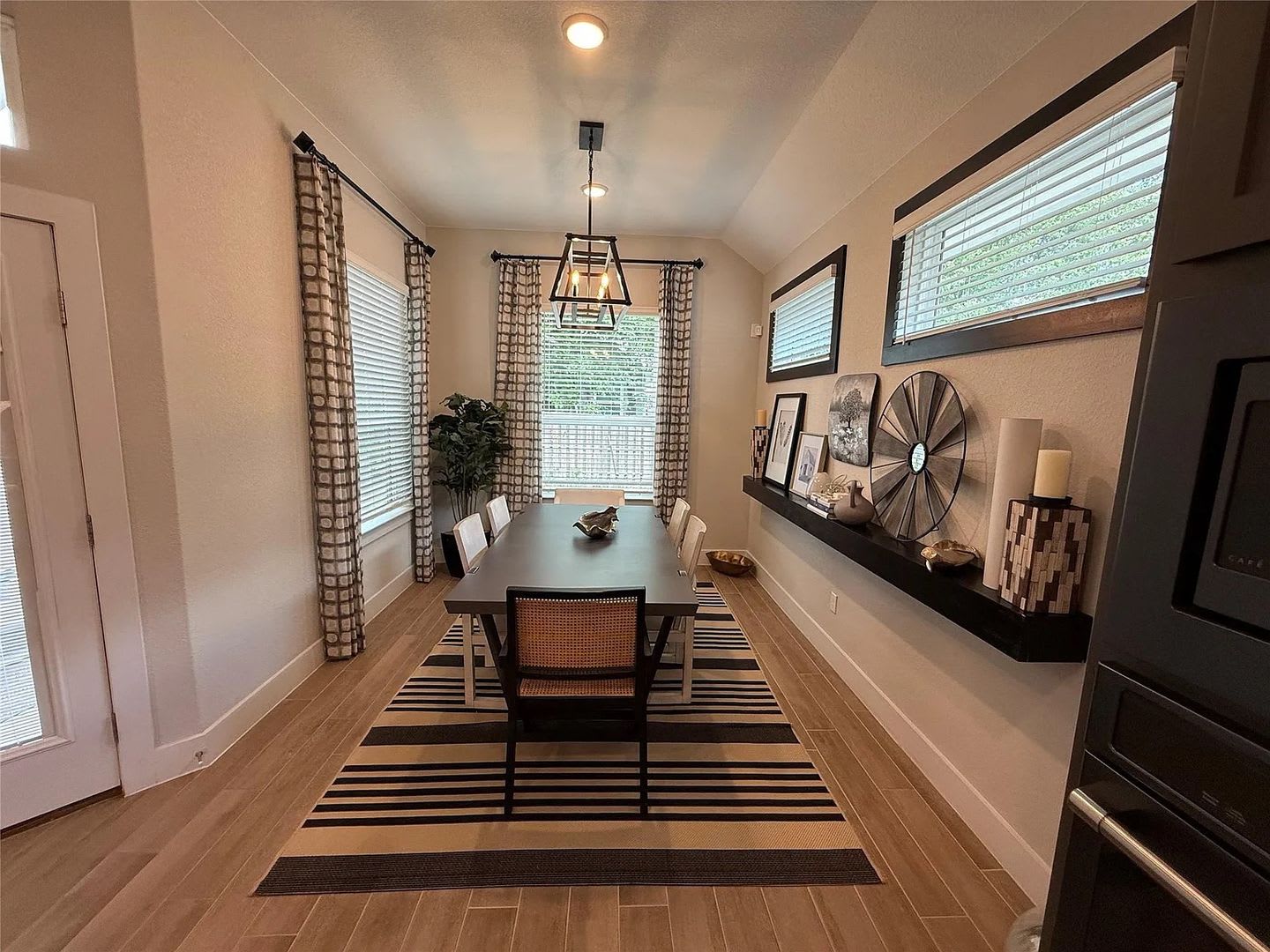 Room In 4 Bedroom Home At Craven Hill Ln – photo 2