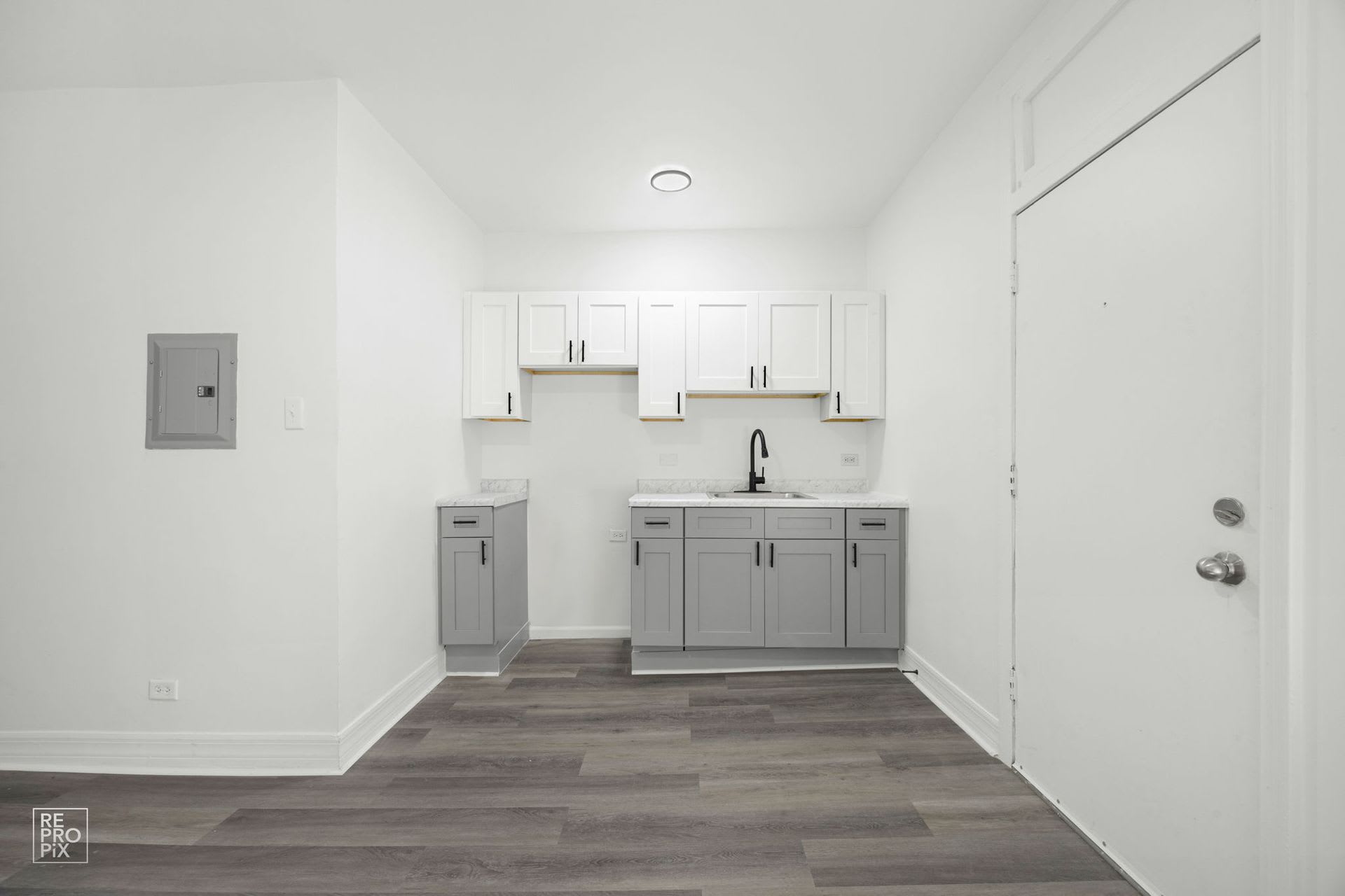 8101 S Drexel Ave – photo 2