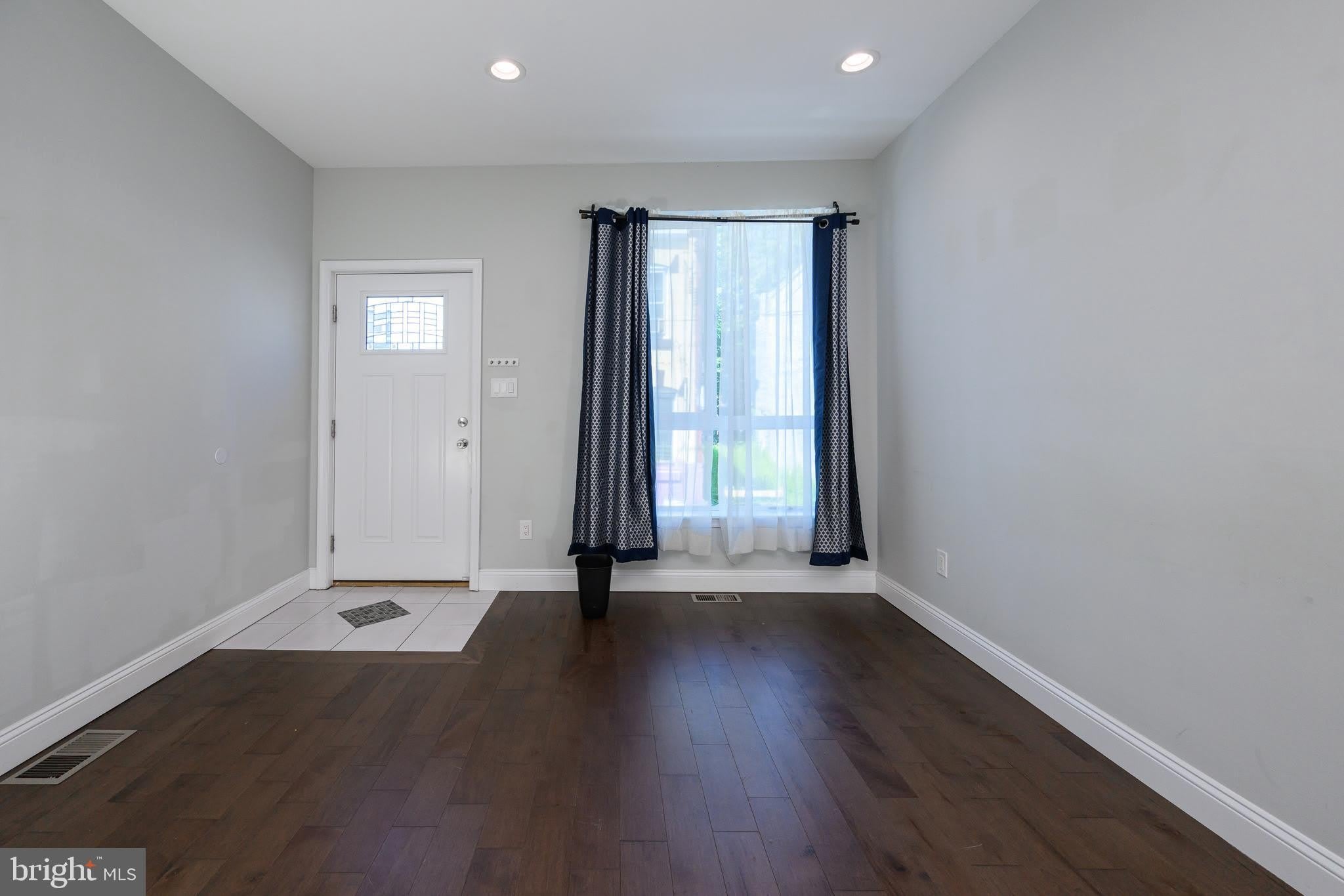 1439 N NEWKIRK Street – photo 5