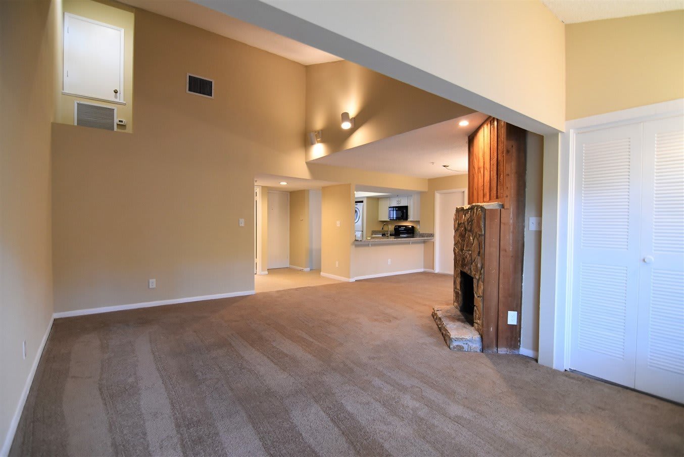 3br 2ba Gated Community just south of DOWNTOWN ORLANDO!!! – photo 2