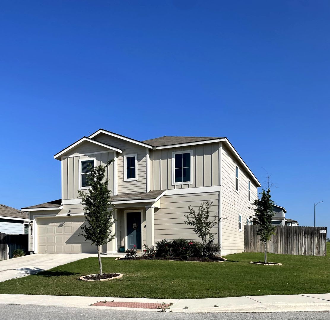 Spacious Two Story Home With Charming Features And Community Amenities – photo 2