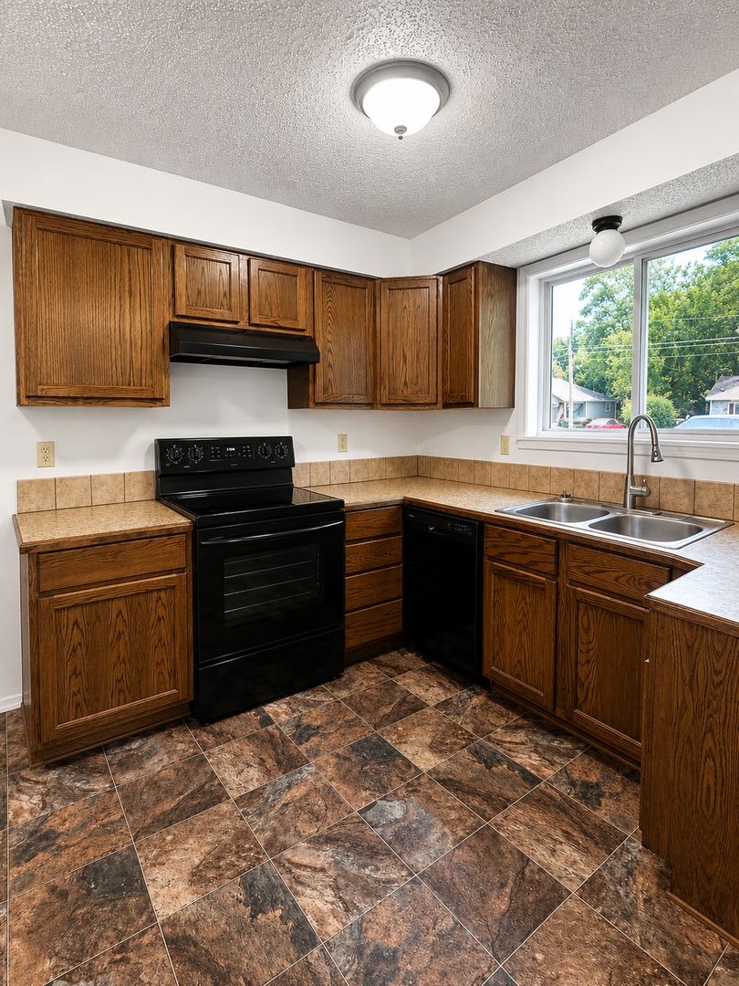 Spacious 3-Bedroom Home with Garage & Fenced Yard! – photo 5
