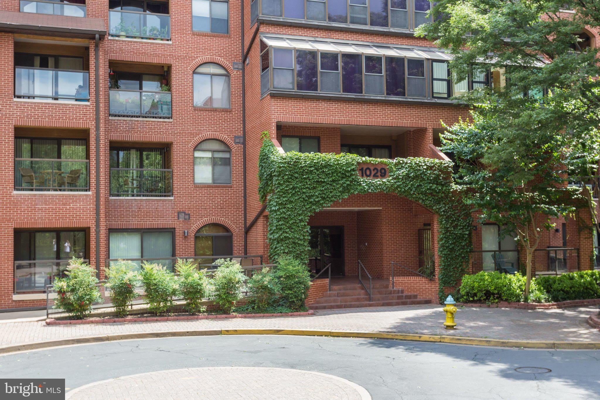 1029 N STUART Street N – photo 2