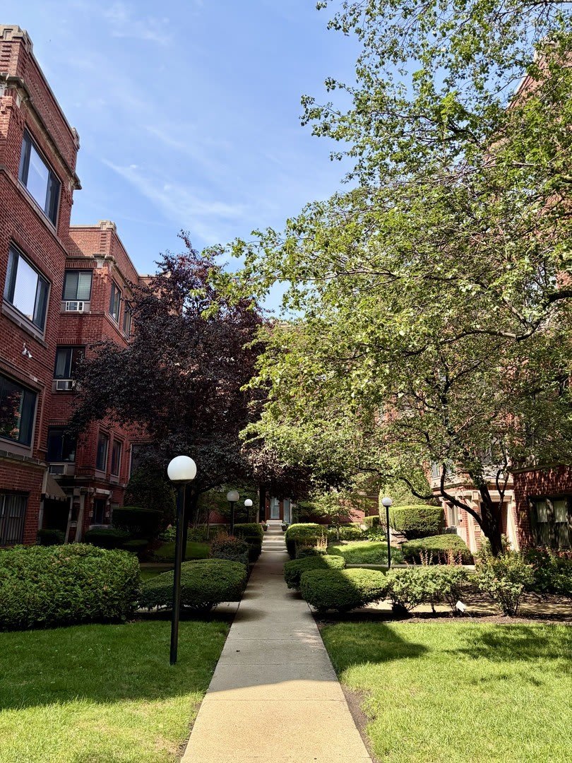 906 W Sunnyside Avenue – photo 1