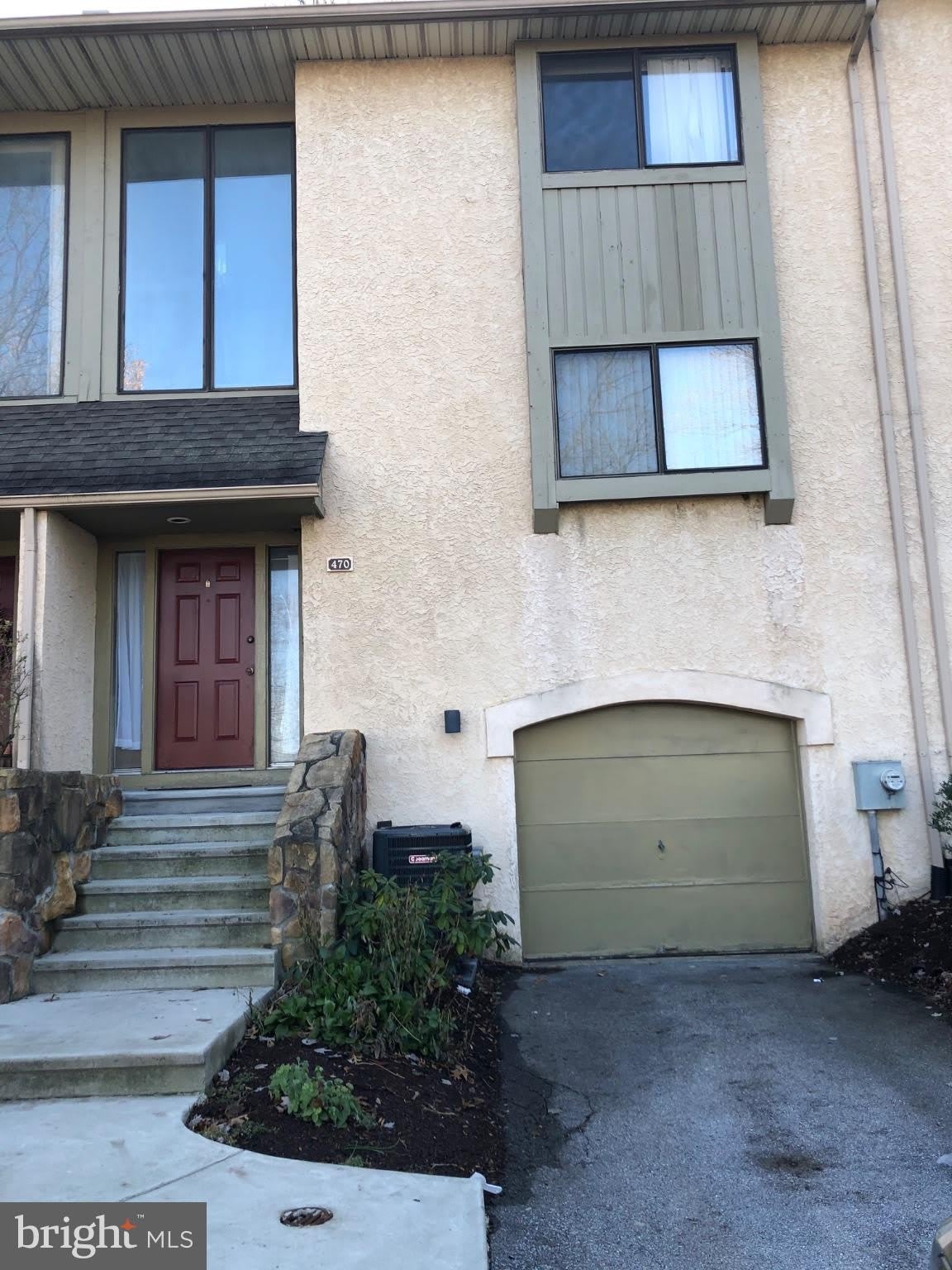 470 LYNETREE Drive – photo 1