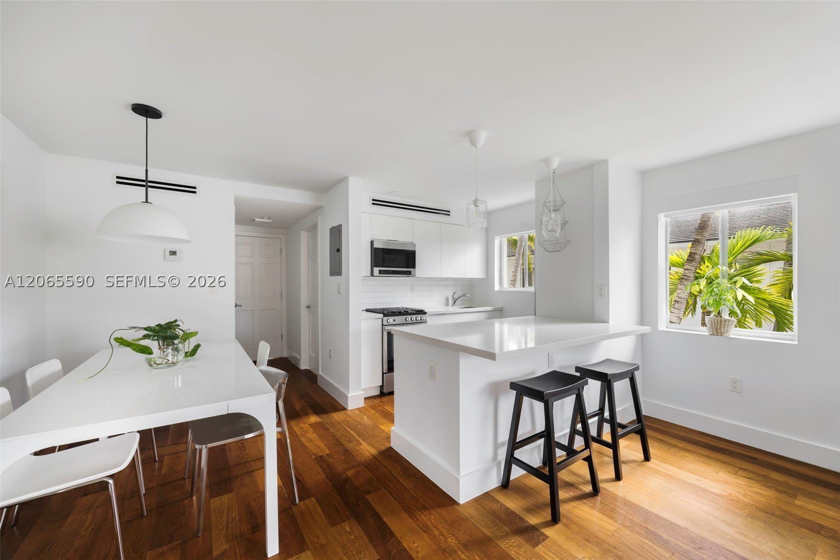 741 6th St – photo 1