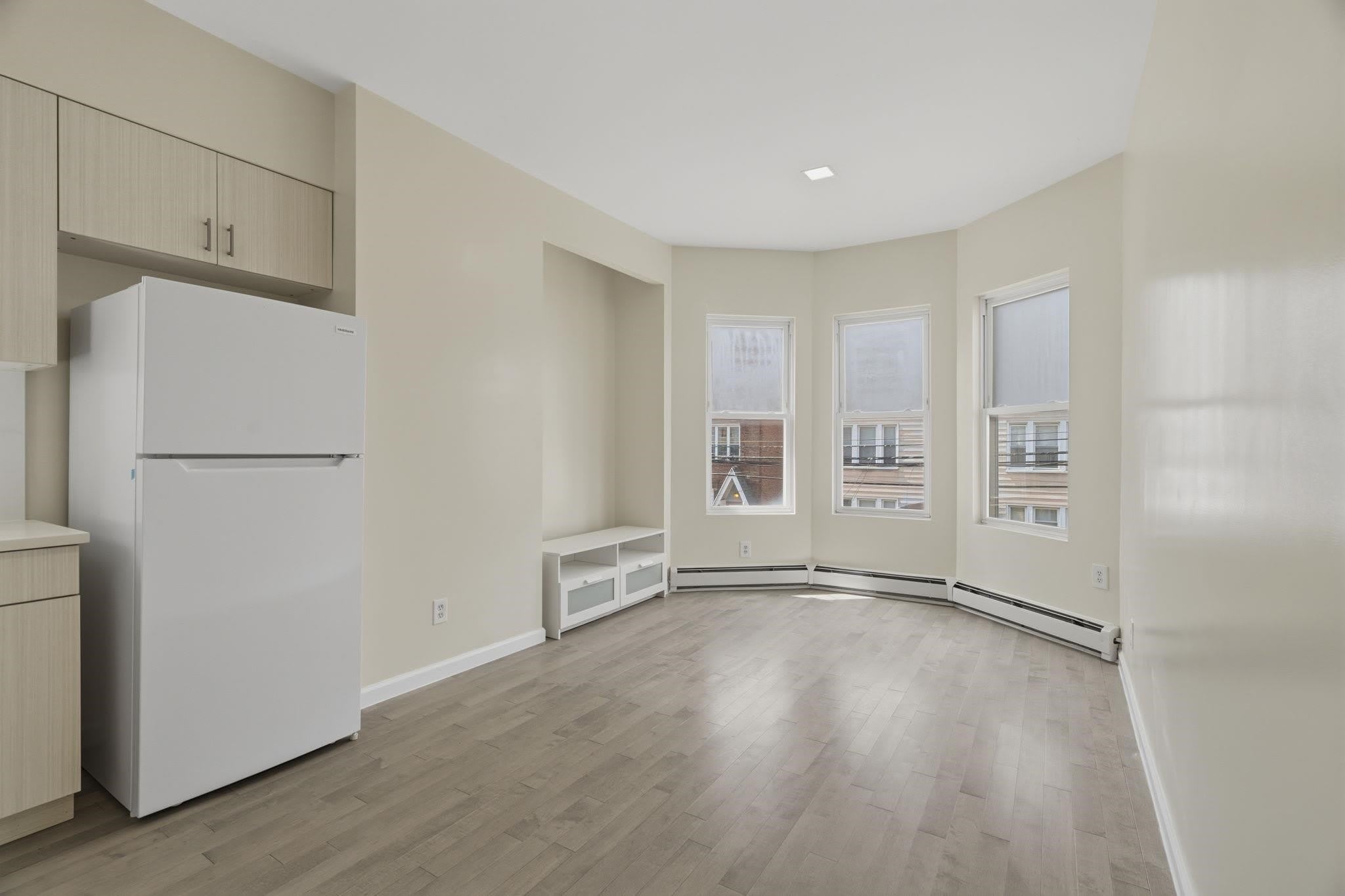 290 Grant Ave – photo 3