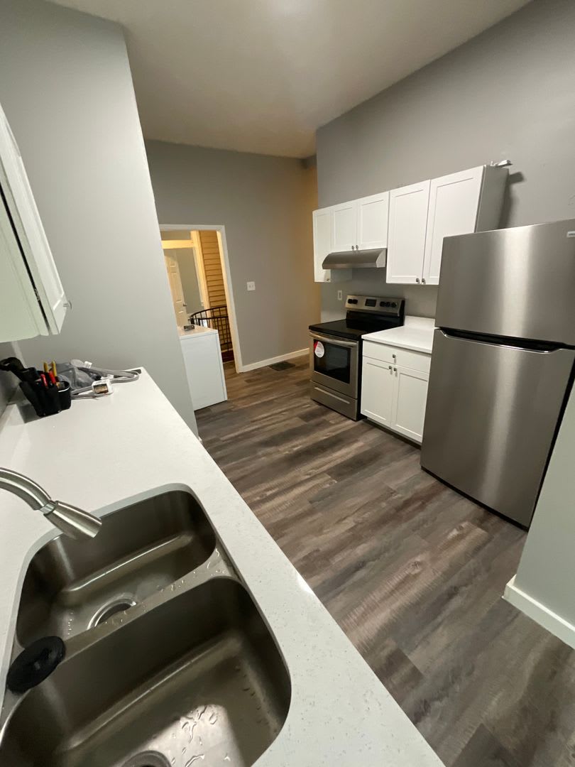 *August 2028* 5 Bedroom house 1 block off Kirkwood FULLY RENOVATED – photo 3