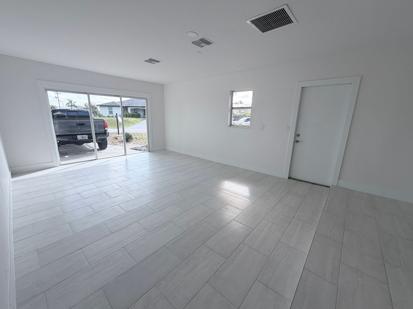 SECTION 8!!! 3/2 pool home with 2 BONUS ROOMS AVAILABLE 09/01/2026 – photo 3
