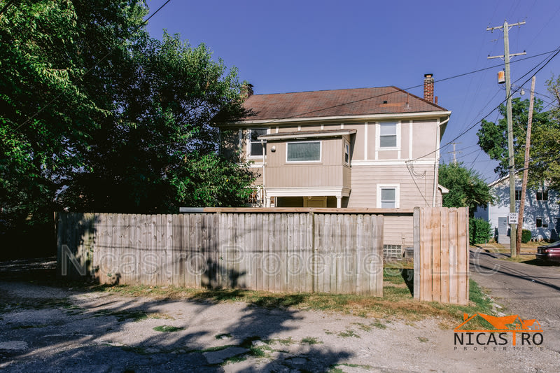 2140 Waldeck Avenue – photo 2
