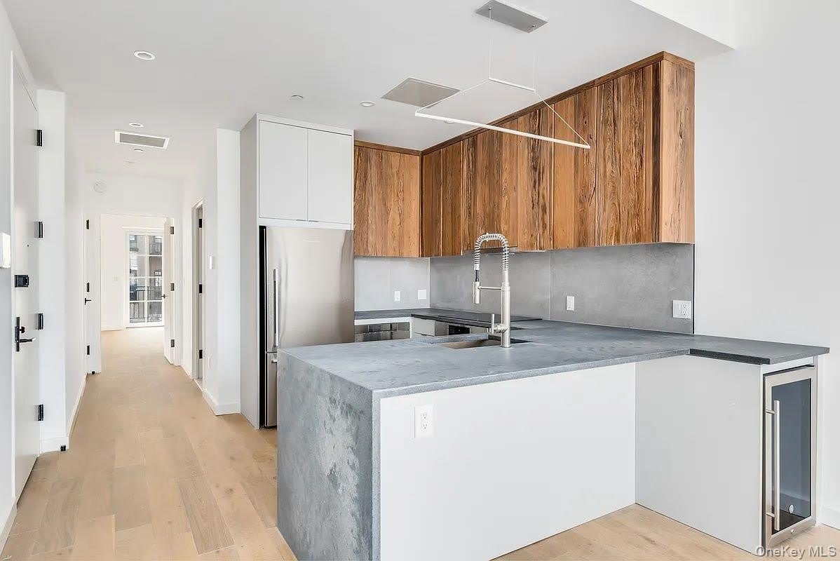 186 HURON Street – photo 1