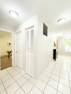 450 Northeast Riverhill Drive – photo 5