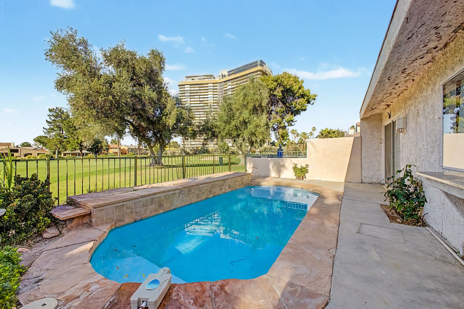 Las Vegas Country Club Home on the Golf Course with Pool! – photo 1