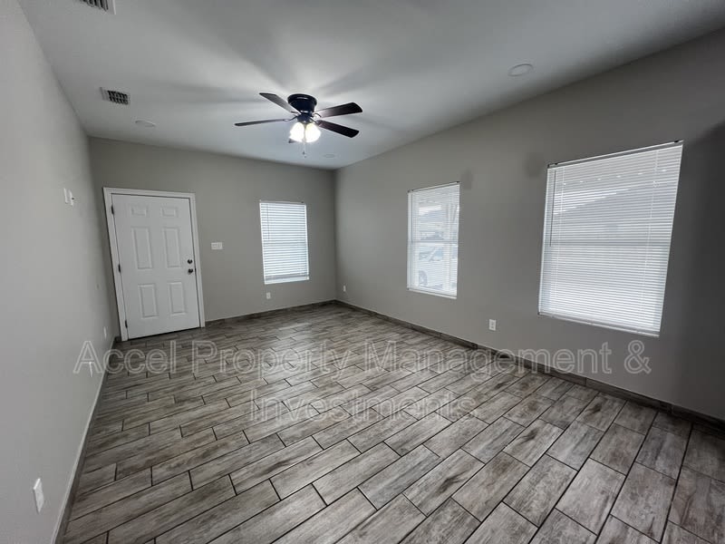 1327 W Garfield Ave – photo 3