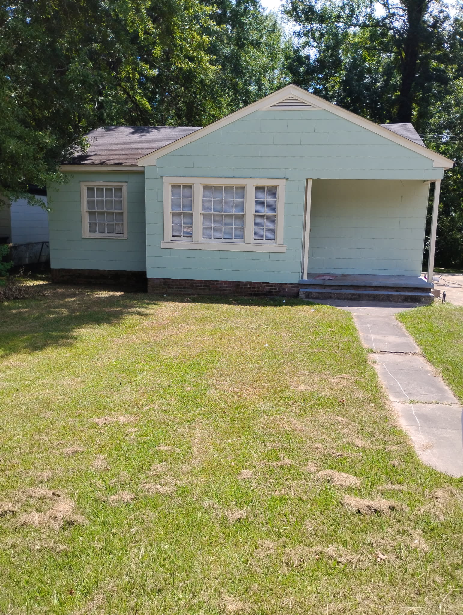 1706 Louise Street – photo 1