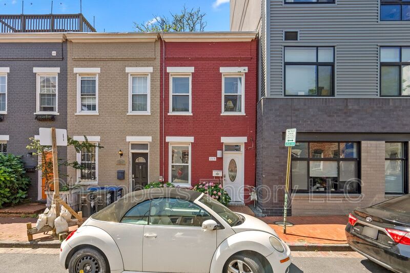 219 Parker St. NE – photo 3