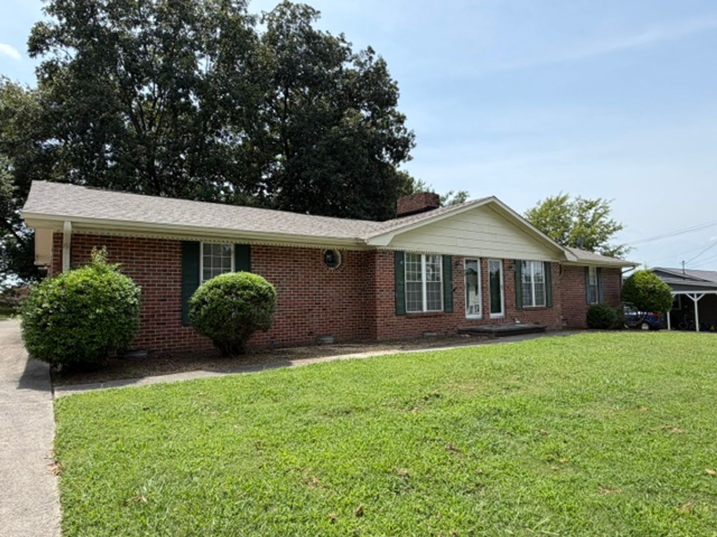 2 Bedroom 1 Bath Duplex, will allow a small dog – photo 2