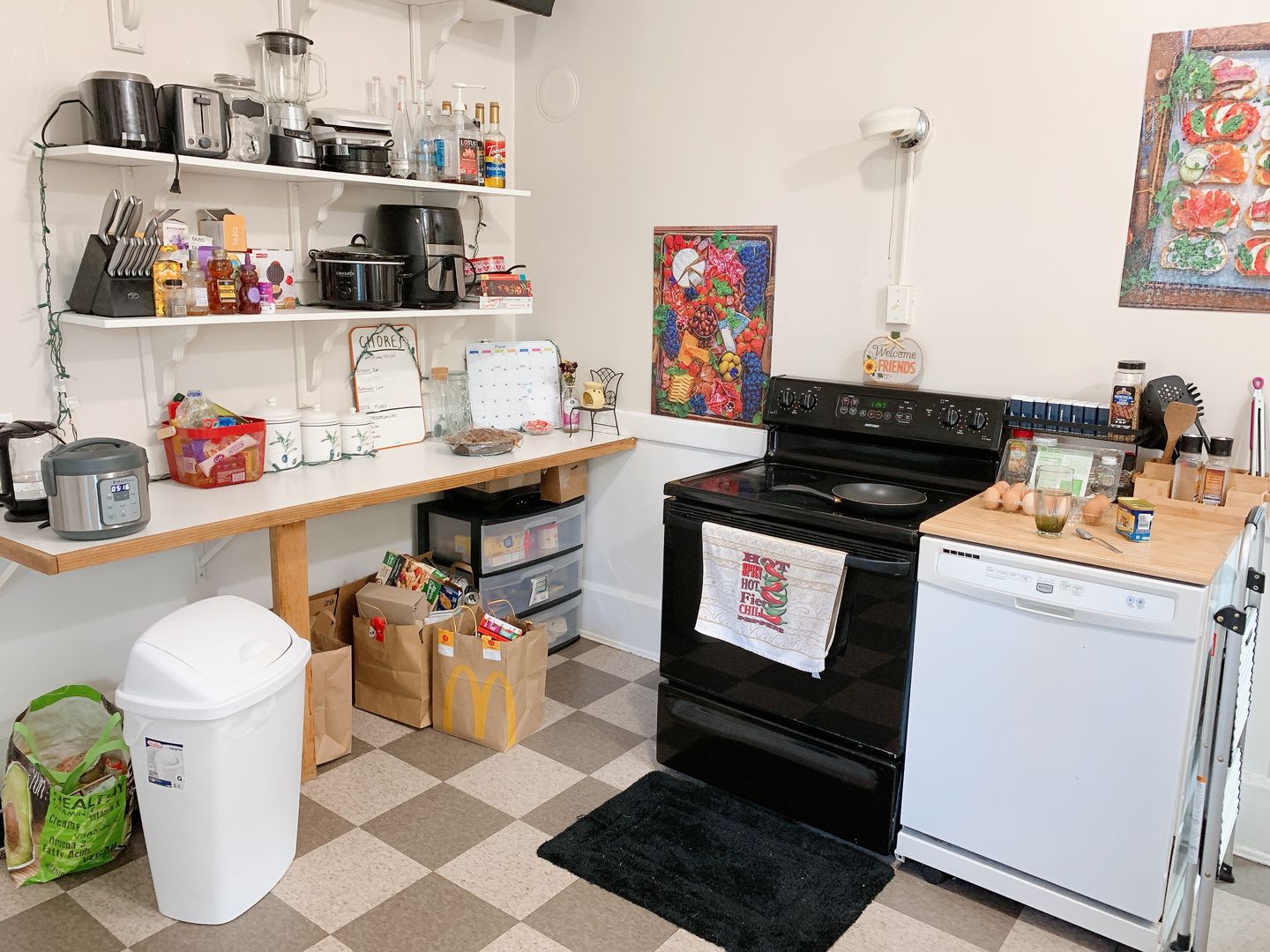 SUMMER SPECIAL: FREE RENT* + APPS* 4+ bdrm/2 bath in the York area! – photo 4