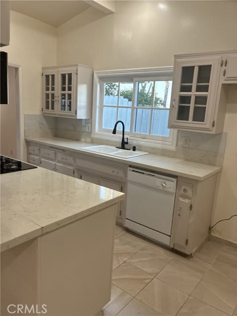 20405 Oxnard Street – photo 1