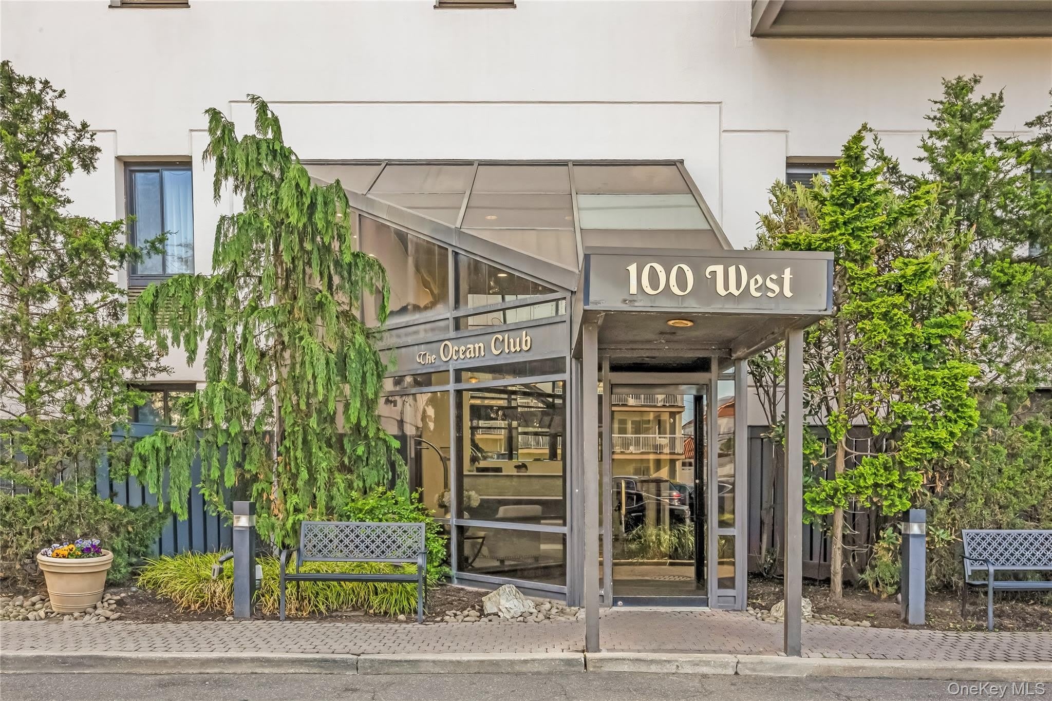 100 W Broadway – photo 1