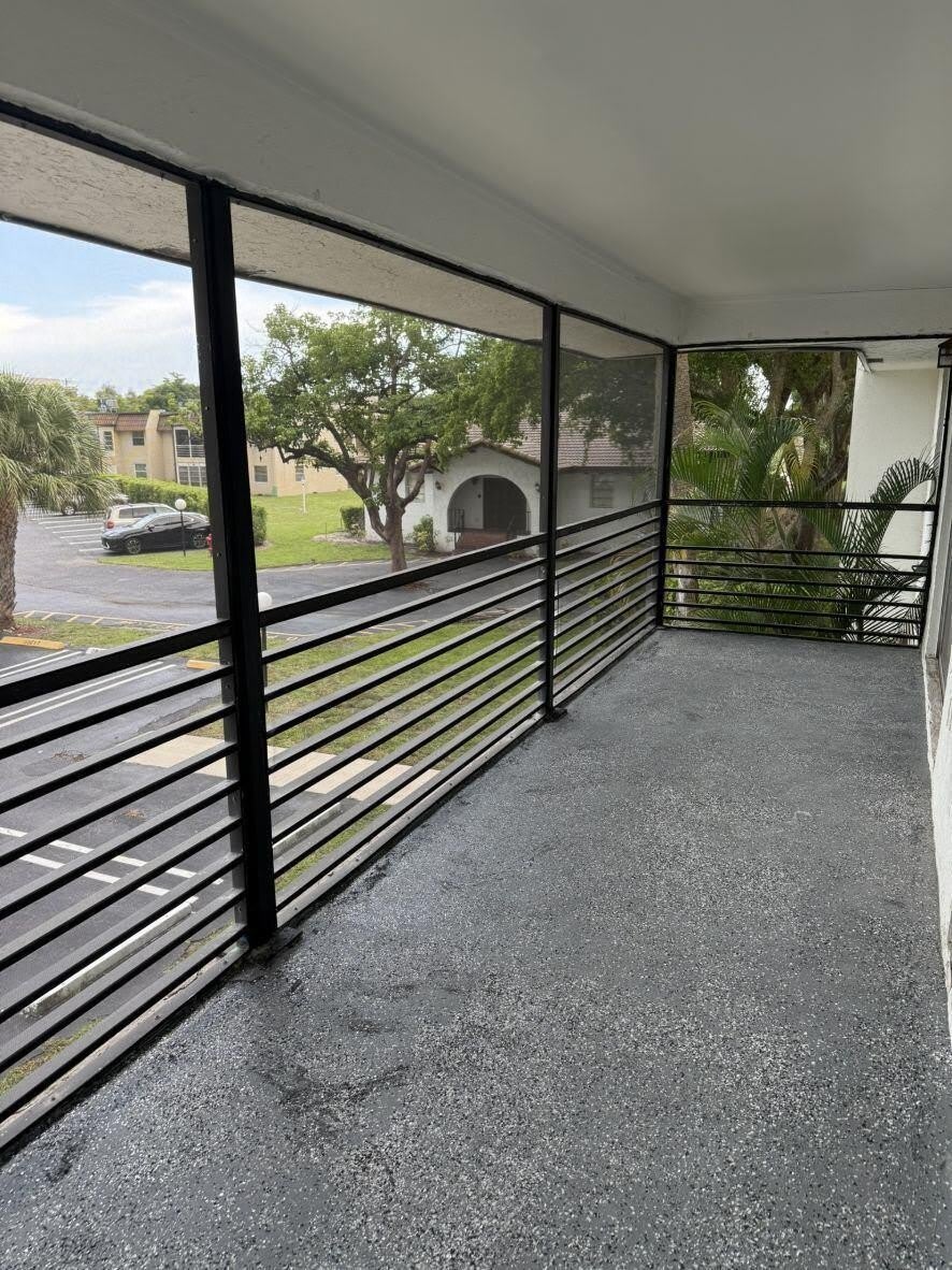 2810 Riverside Drive – photo 2
