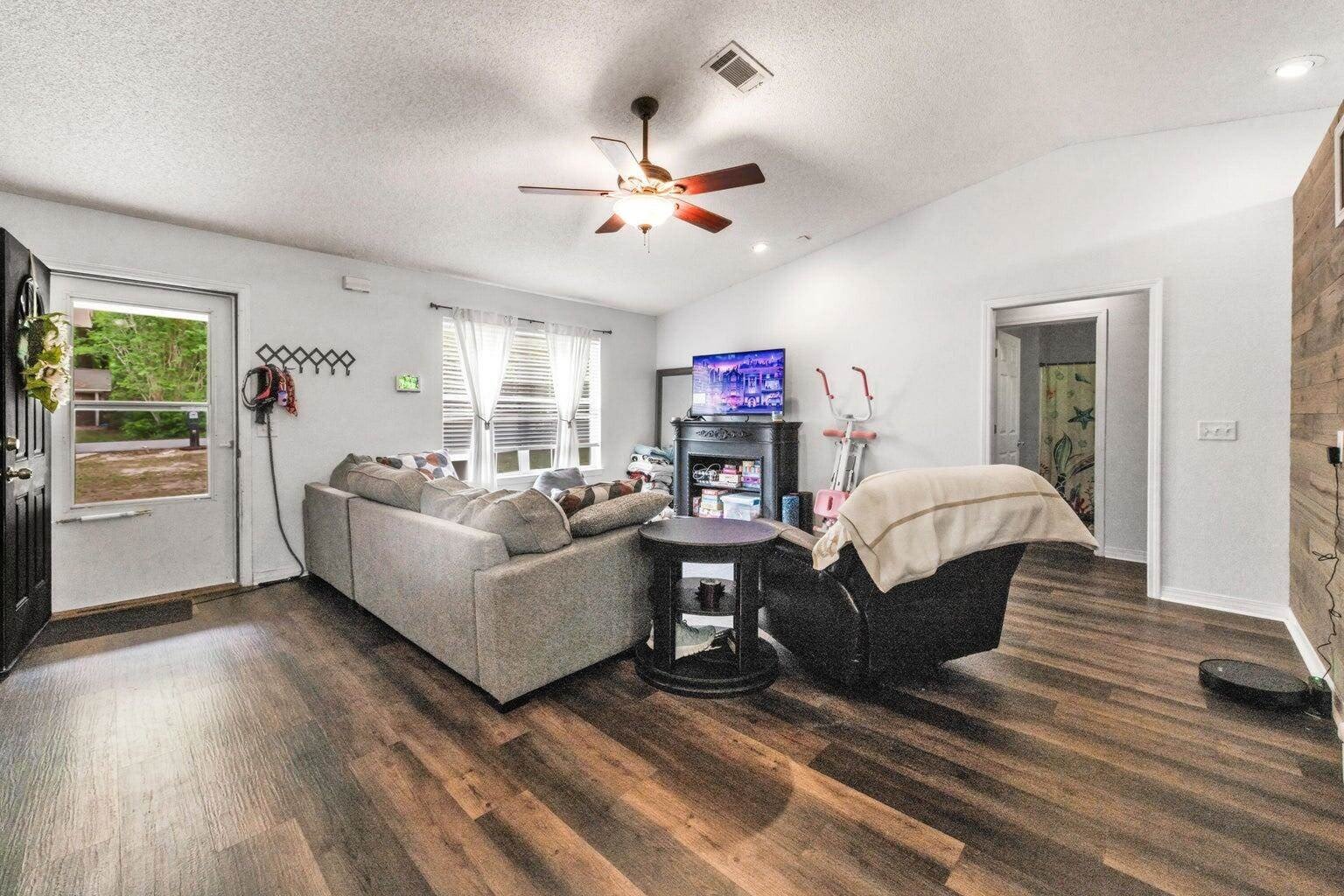 5246 Sewell Road – photo 4