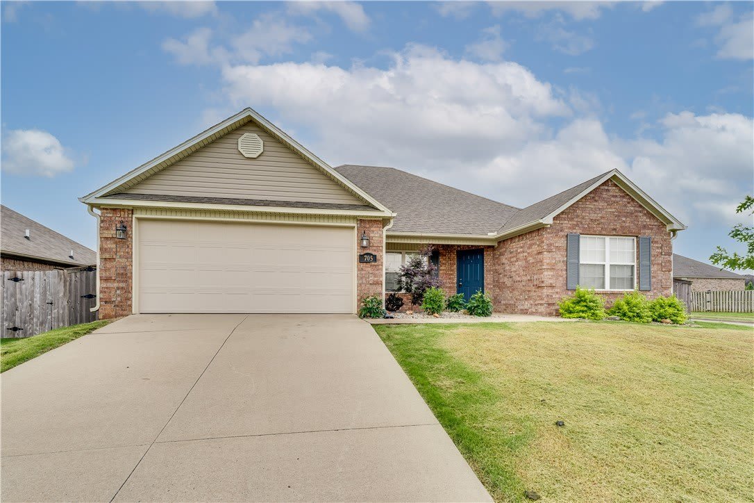 705 Sw River Rock Street – photo 2