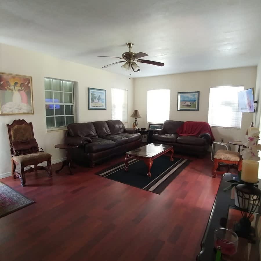 2955 Southwest 38th Avenue – photo 2