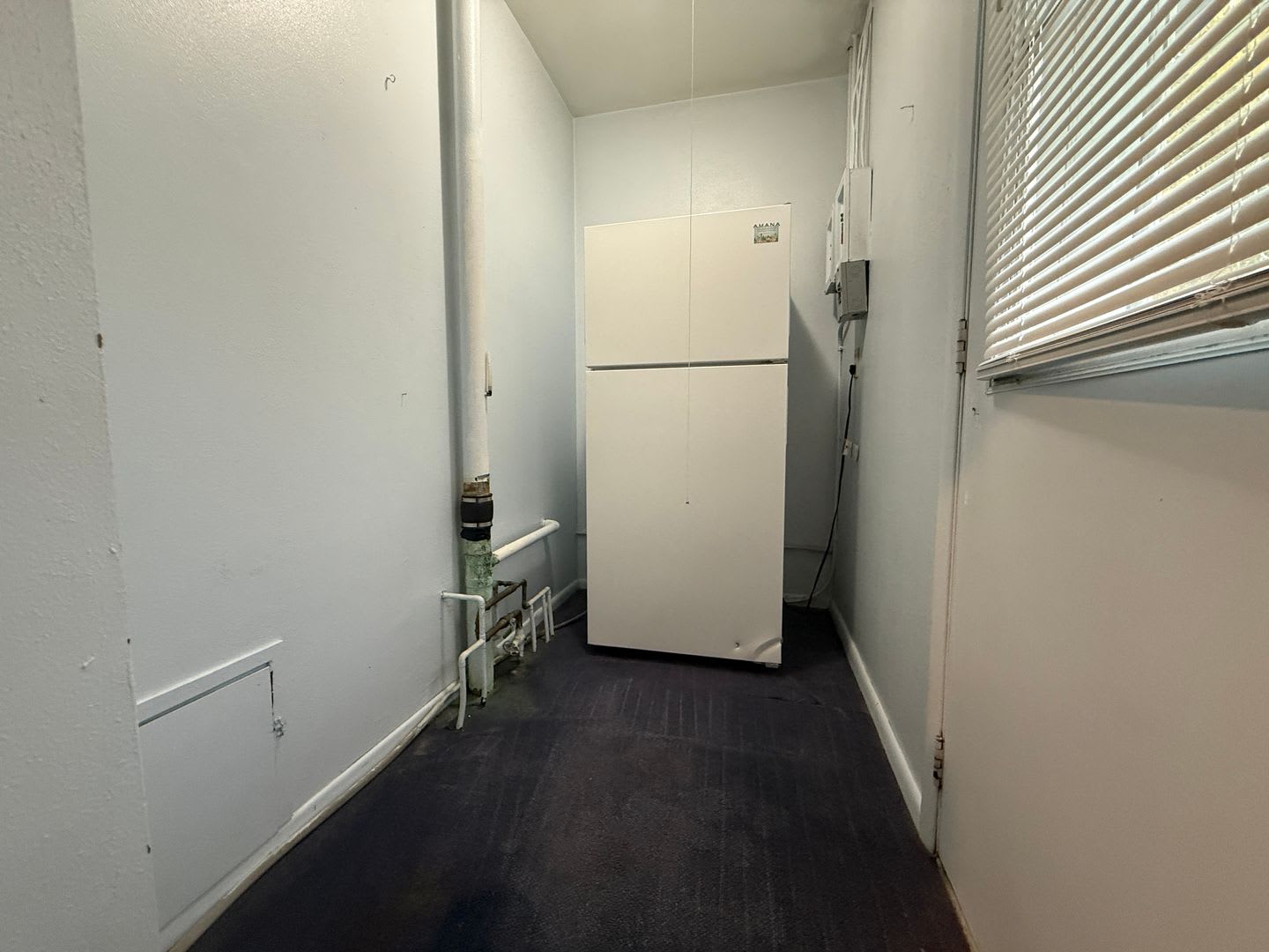 Cozy 2-Bedroom with Garage on a Spacious Lot – photo 5